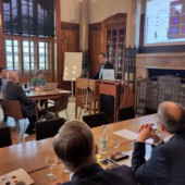 Begrüßung durch Herrn Regierungspräsidenten Florian Luderschmid